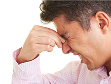 Złagodzenie bólu u nasady nosa
