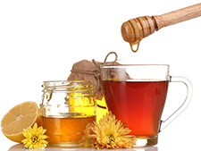 Herbata z miodem i cytryną - domowe leki na przeziębienie